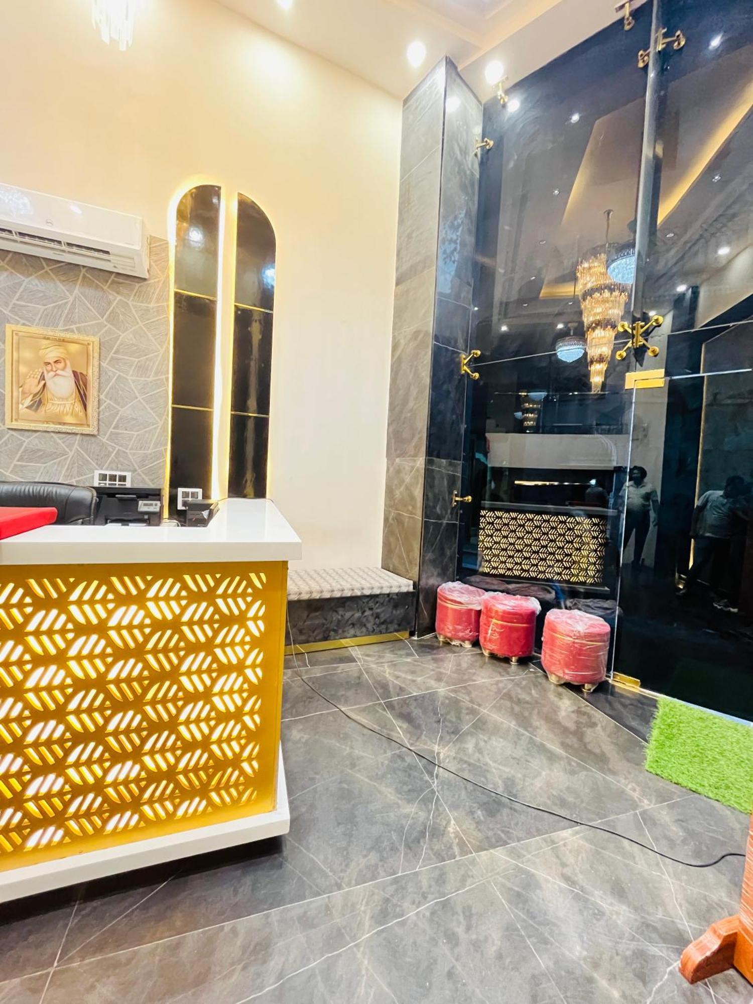 Hotel Red Stone Inn - Near New Delhi Railway Station - Paharganj Экстерьер фото