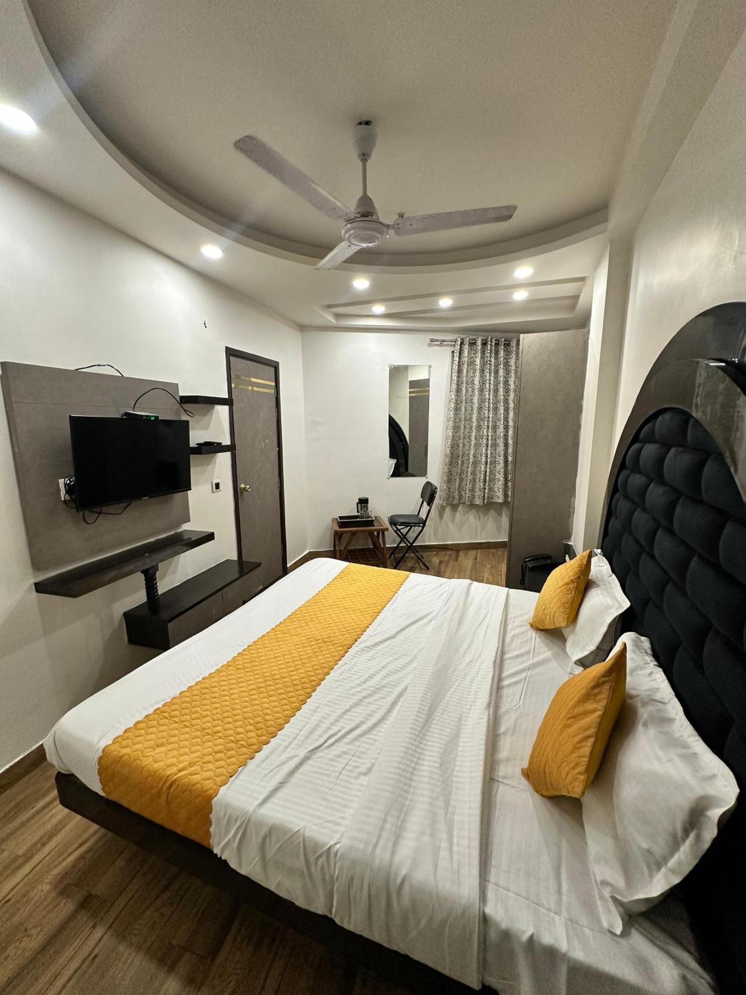 Hotel Red Stone Inn - Near New Delhi Railway Station - Paharganj Экстерьер фото