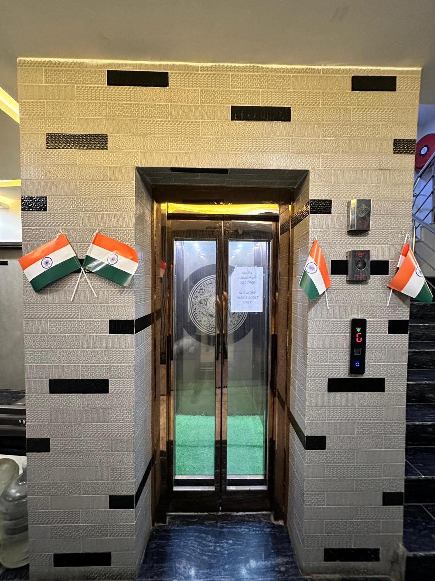 Hotel Red Stone Inn - Near New Delhi Railway Station - Paharganj Экстерьер фото