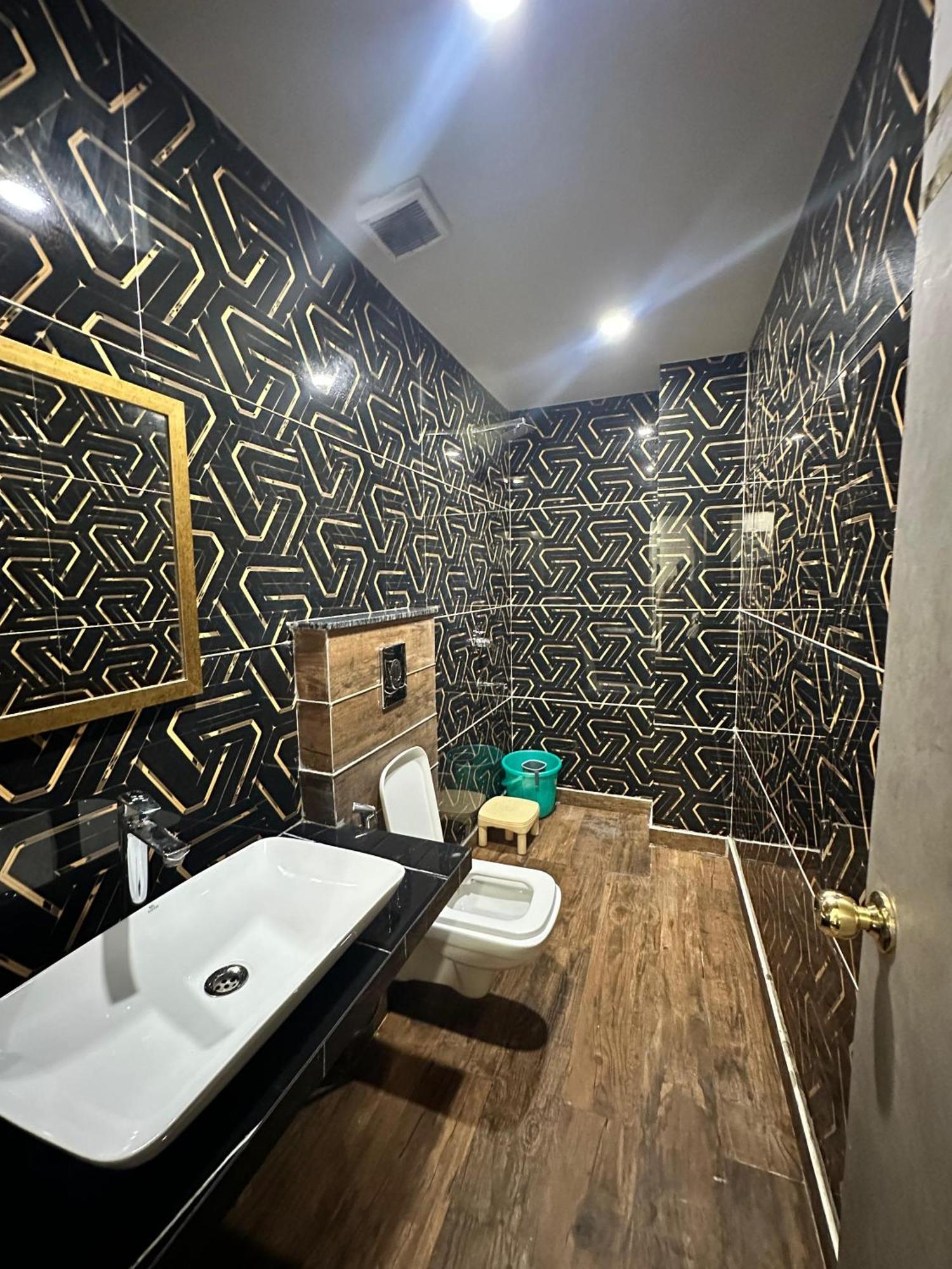 Hotel Red Stone Inn - Near New Delhi Railway Station - Paharganj Экстерьер фото